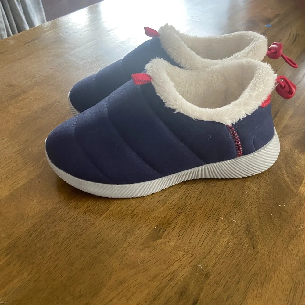 Lands’ End Navy Blue Hard Soled Slippers size 3 (youth)